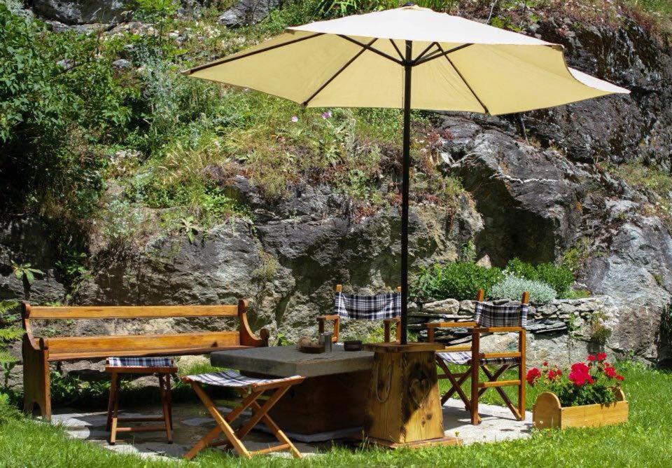 B&B Lo Djoua De Toueno Arvier Bagian luar foto