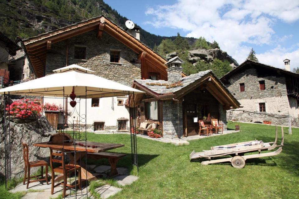 B&B Lo Djoua De Toueno Arvier Bagian luar foto